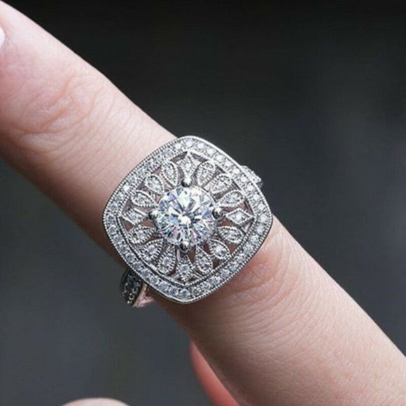 Jewelry - Vintage 925 Silver Round Cut White Sapphire Ring